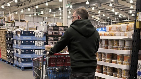 Стало известно, сколько получают работники торговли в Самаре