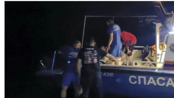 Спасатели эвакуировали пенсионерку с базы отдыха на Волге