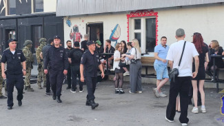 В Самаре ОМОН нагрянул в слишком весёлый бар на Московском шоссе