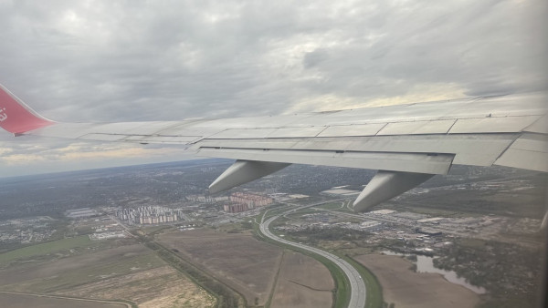 В самарском аэропорту "Курумоч" самолет не смог штатно взлететь и вернулся