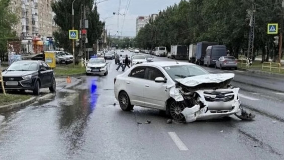Под Самарой 23-летний водитель Chevrolet Cobalt протаранил Lada Vesta