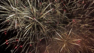 Появились яркие кадры салюта в Самаре в честь Дня защитника Отечества