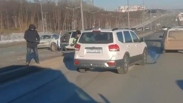 Поиграли в "догонялки": в Самаре на Московском шоссе Lada вылетела с дороги