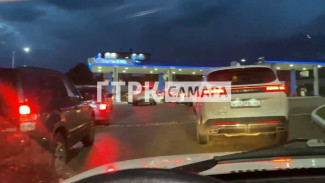 В Самаре резко возросли очереди за бензином на АЗС