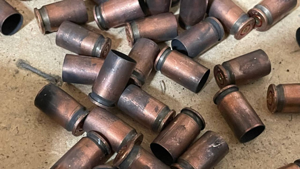 На ул. Челюскинцев в Самаре задержали мужчину с пакетом боеприпасов