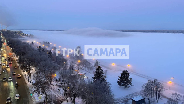 Жители Самары засняли огромное облако пара над Волгой 18 февраля