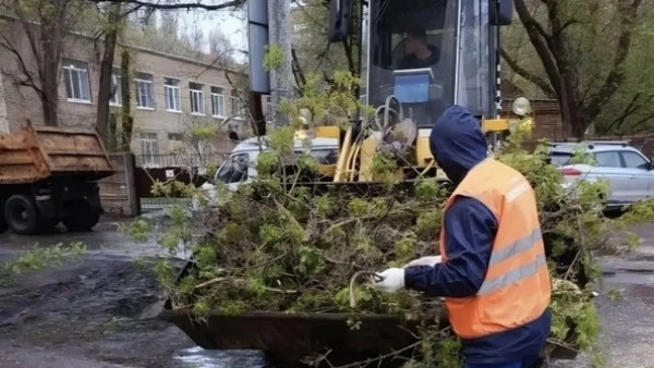 Иван Носков отчитался о работе аварийных служб после урагана 27 апреля в Самаре
