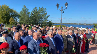 Самарцы почтили память основателя города - князя Григория Засекина