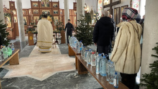 18 января в храмах Самары проходят крещенские богослужения и освящение воды