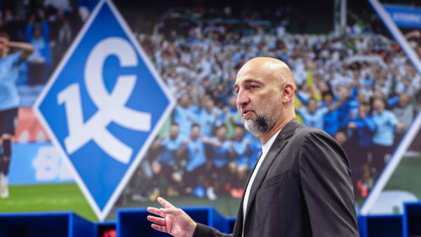 Главного тренера М. Адиева уволили из самарских "Крыльев Советов" 