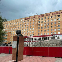 Губернатор проведал пострадавшего при атаке БПЛА самарца в больнице Середавина
