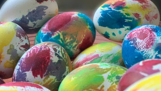 Самарцев предупредили об опасных способах окрашивания яиц
