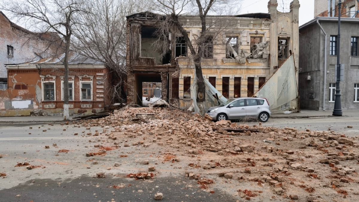 Появились кадры с места ЧП в Самаре, где рухнула стена дома на улице  Куйбышева – Новости Самары и Самарской области – ГТРК Самара