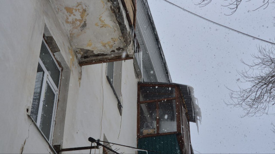 В Самаре рухнул балкон из-за снега, который не чистили более 11 лет