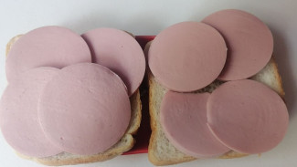 Колбаса становится опаснее в два раза: доктор назвал вызывающий рак завтрак