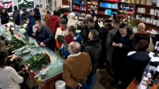 Мужчины в Самаре устроили давку пятничным утром