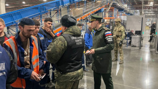 В Самарской области со склада «OZON» в военкоматы конвоировали 20 иностранцев