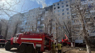 Под Самарой загорелись три квартиры в высотке 3 апреля