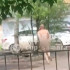 В Самаре недалеко от ТЦ ВИВА Лэнд был замечен абсолютно голый мужчина