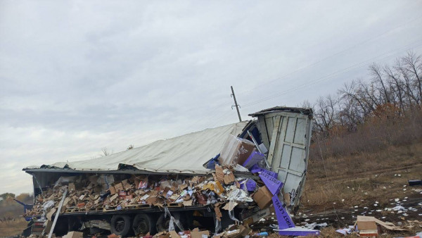 Появились кадры столкновения двух фур на трассе М-5 под Самарой