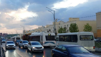 В Самаре 3 автобуса столкнулись в ДТП и полностью заблокировали въезд в "Крутые Ключи"