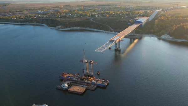 Самарцам показали строительство моста через Волгу и дороги "Обход Тольятти" в октябре 2022 года
