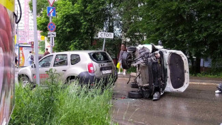 В Самаре 17 июня перекрыли улицу XXII Партсъезда из-за ДТП с перевертышем