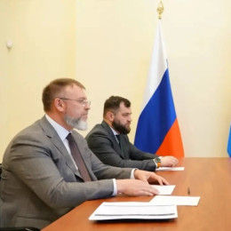 Губернатор Вячеслав Федорищев, замглавы Минпромторга России Алексей Матушанский и директор ФРП Роман Петруца провели рабочую встречу 