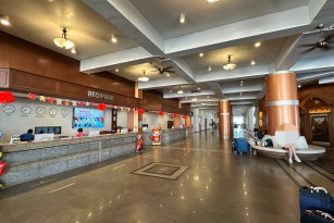 Самарская семья туристов застряла за границей из-за переносов рейсов