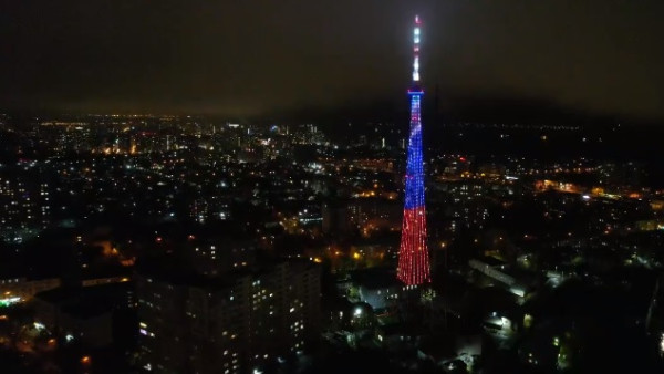 12 декабря самарская телебашня засверкала цветами российского флага