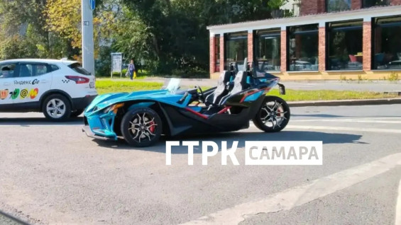 В Самаре заметили необычный трёхколёсный автомобиль на пересечении Московского шоссе и Аминева