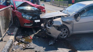 В массовом ДТП под Самарой 25 августа пострадали 5 человек