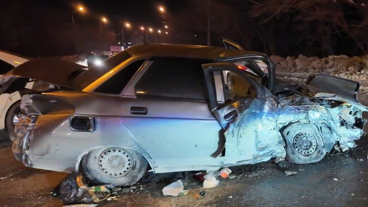 Жуткий фарш из Škoda и LADA закрыл движение по улице Авроры в Самаре –  Новости Самары и Самарской области – ГТРК Самара