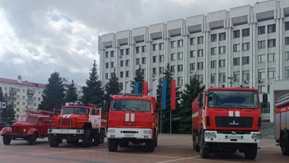 В Самаре прошли соревнования пожарных «Лестница Победы» на площади Славы 