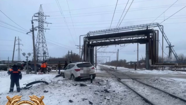 Появились кадры сбитой «Ласточкой» Hyundai на ж/д переезде под Самарой