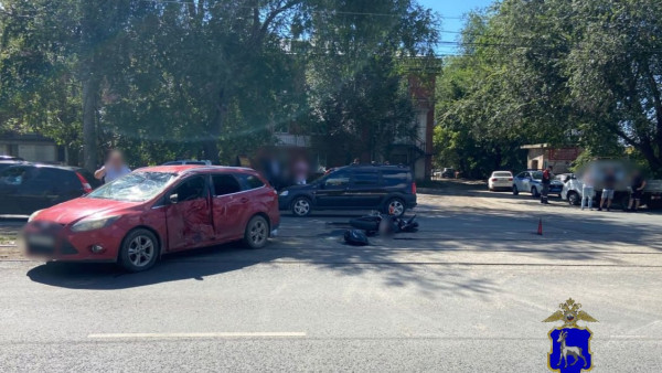 В Самаре 26 августа при столкновении мотоцикла с легковой пострадали двое