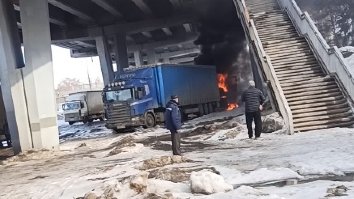 Авария на южном шоссе самара. Грозненский мост самара. Самара мост через волгу. Кавария самара южное шоссе. Кировский мост самара.