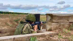 Президент РФ В. Путин запретил выдавать за границу иностранцев, служащих по контракту в армии России