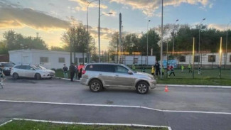 В Самаре у спорткомплекса сбили двух детей 7 и 8 лет