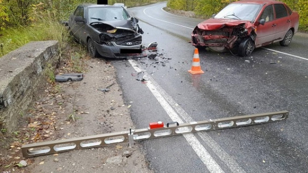 Жесткое столкновение: в Жигулевске водители двух легковушек не поделили дорогу