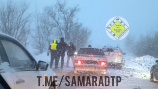 Закрытые трассы, вставшие фуры: коллапс на дорогах Самарской области 17 января 