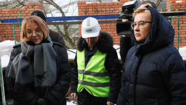 Глава Самары Елена Лапушкина проверила ход работ по реконструкции здания бывшего кинотеатра «Россия»