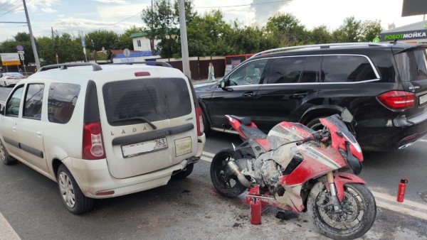 Мотоциклист госпитализирован после ДТП на Московском шоссе в Самаре