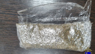 В Самарской области сельчанин решил прогуляться с пакетом конопли