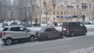 В Самаре водитель «Форда» спровоцировал массовую аварию