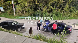В Самаре два водителя не поделили Вертолетную площадку