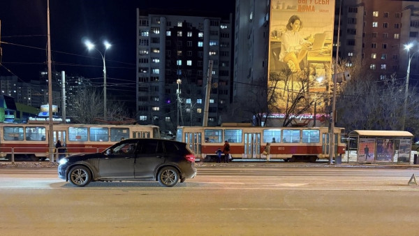 В Самаре на улице Ново-Садовой иномарка сбила 14-летнюю девочку 