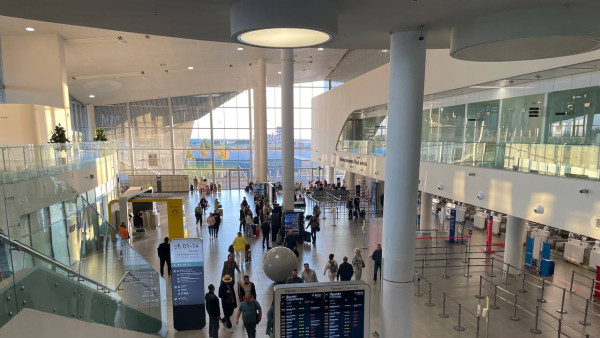 В Самаре задержаны 2 самолета из-за атаки БПЛА 27 ноября