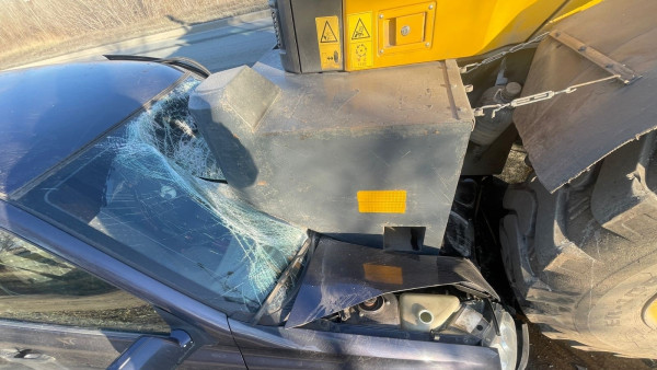 В Самарской области автоледи чудом выжила в ДТП с погрузчиком LGCE