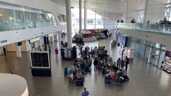 В самарском аэропорту Курумоч 7 июля задержаны и отменены более 10 рейсов 